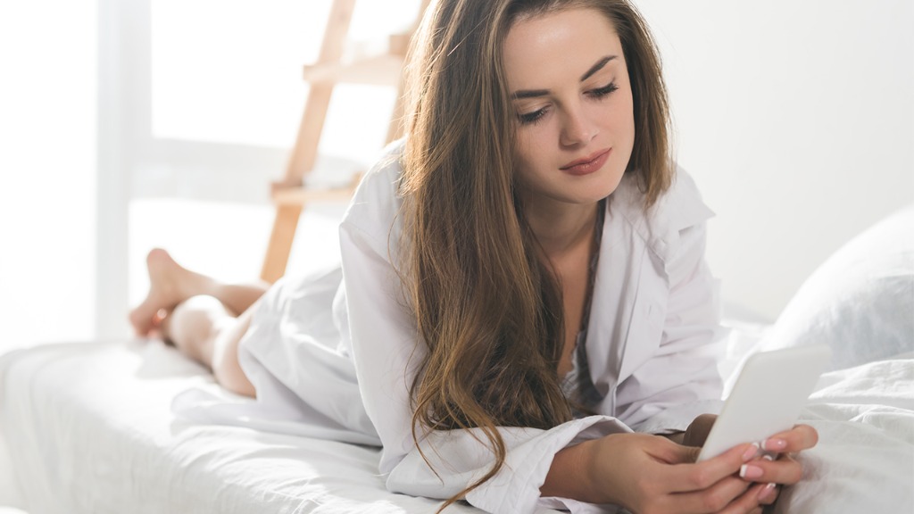 教你如何泡到绝佳女孩,手把手教你如何加上“单身美女微信”